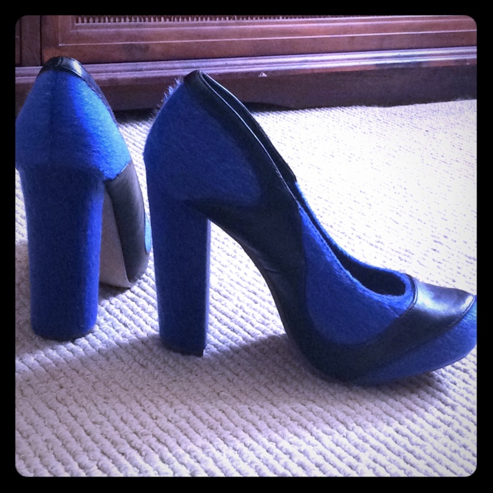 Fun fake blue fur heels